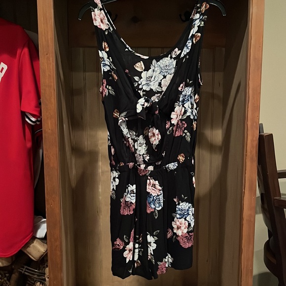 NWOT small black floral romper - Picture 7 of 11